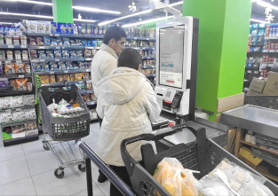 Первые в Таджикистане кассы самообслуживания запустил ритейлер «Амид»